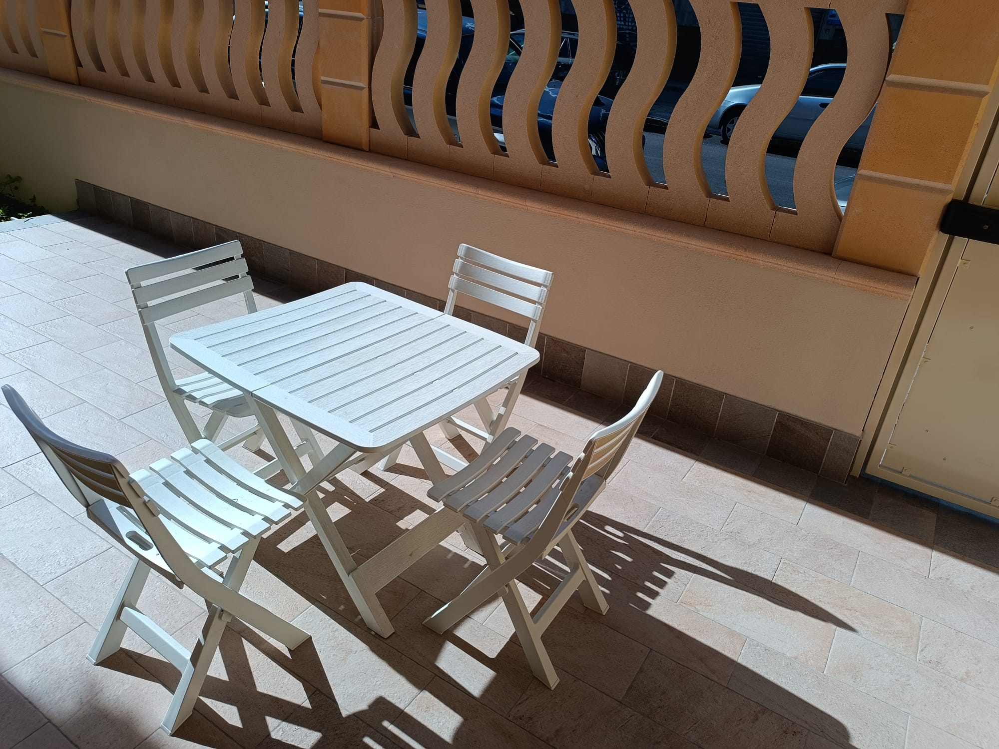 Private courtyard for outdoor dining at Suite4Relax